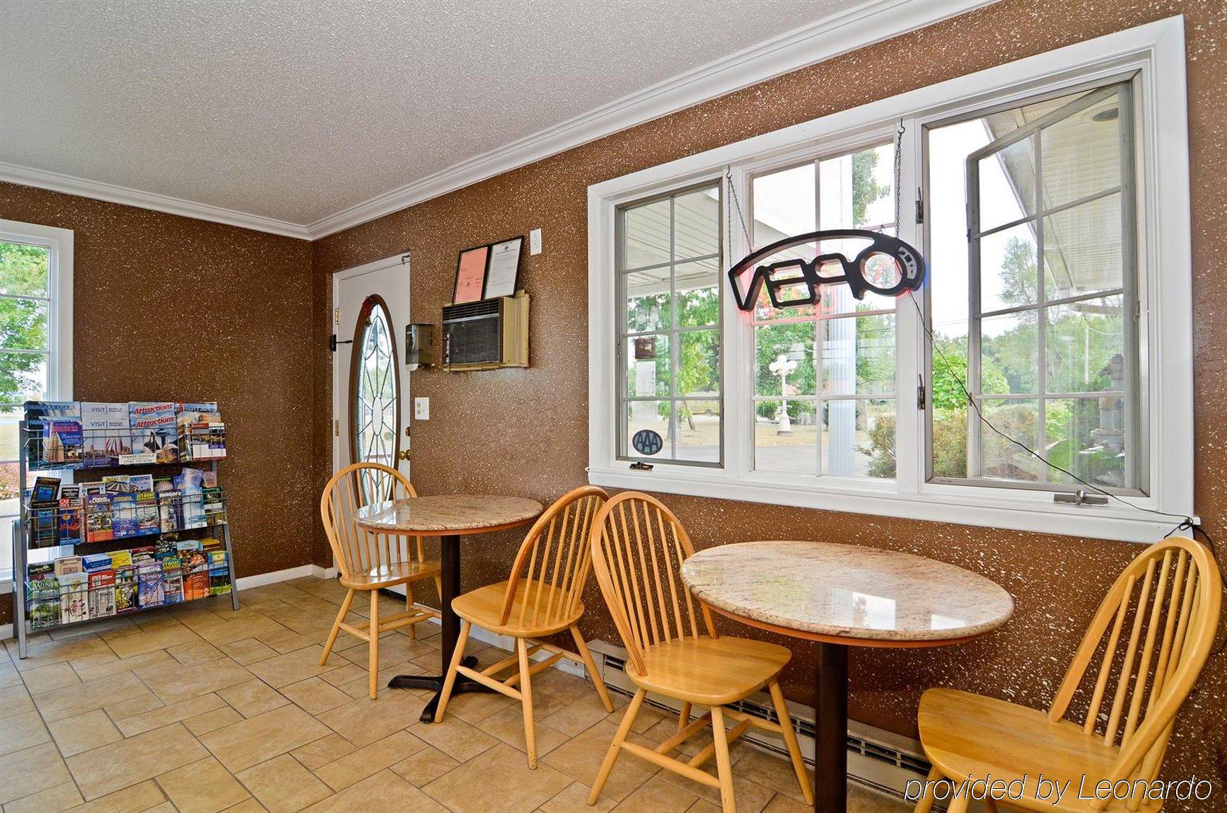 Village Haven Inn & Extended Stay Clarence Restaurant photo