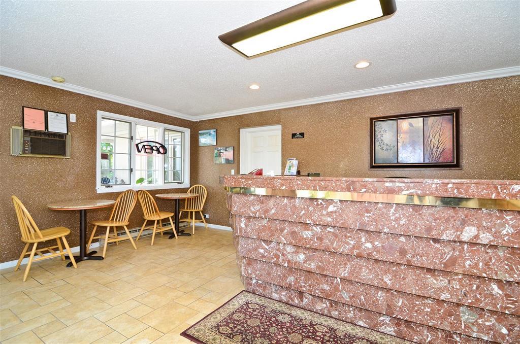 Village Haven Inn & Extended Stay Clarence Interior photo