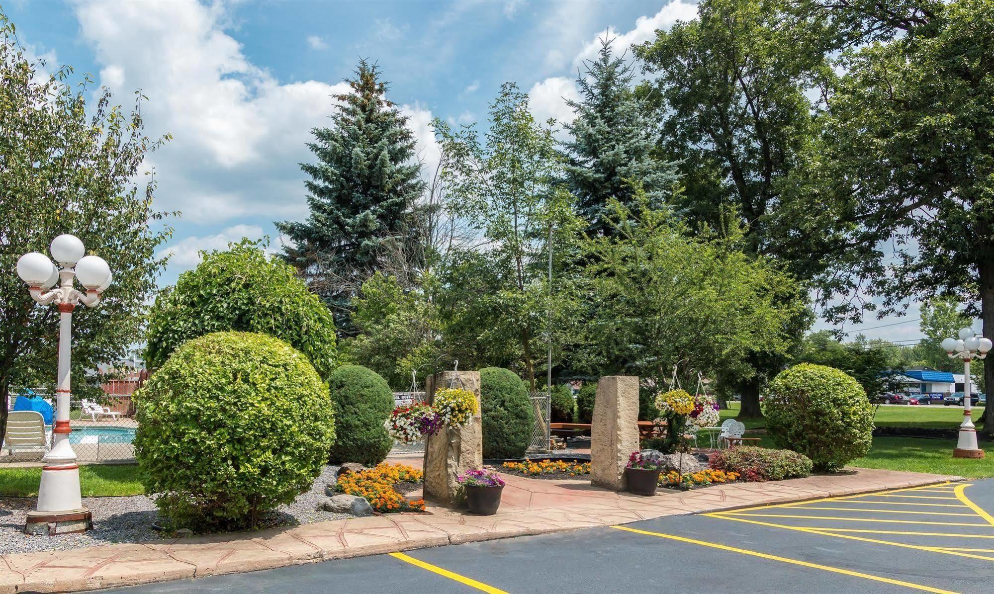 Village Haven Inn & Extended Stay Clarence Exterior photo