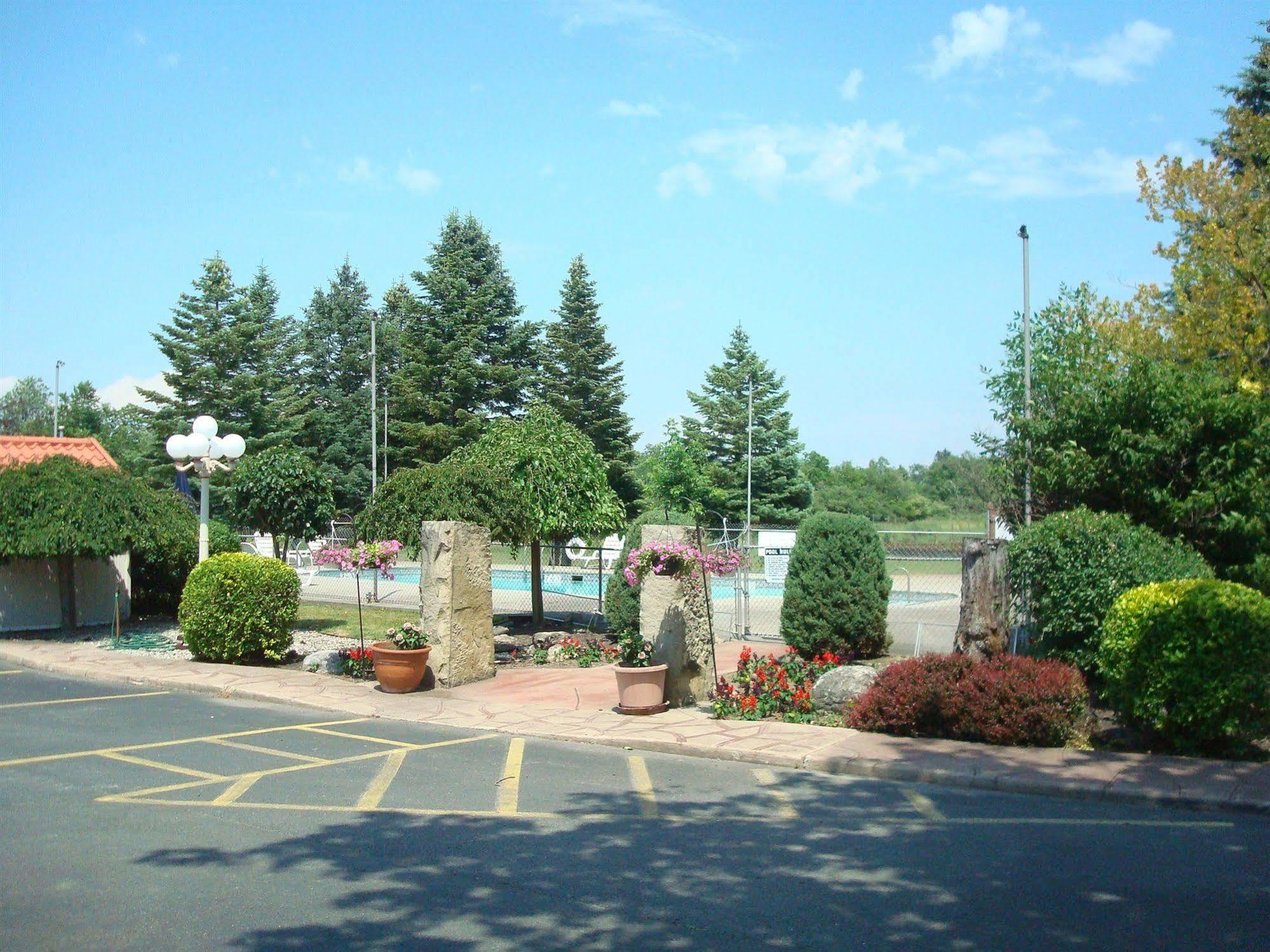 Village Haven Inn & Extended Stay Clarence Exterior photo