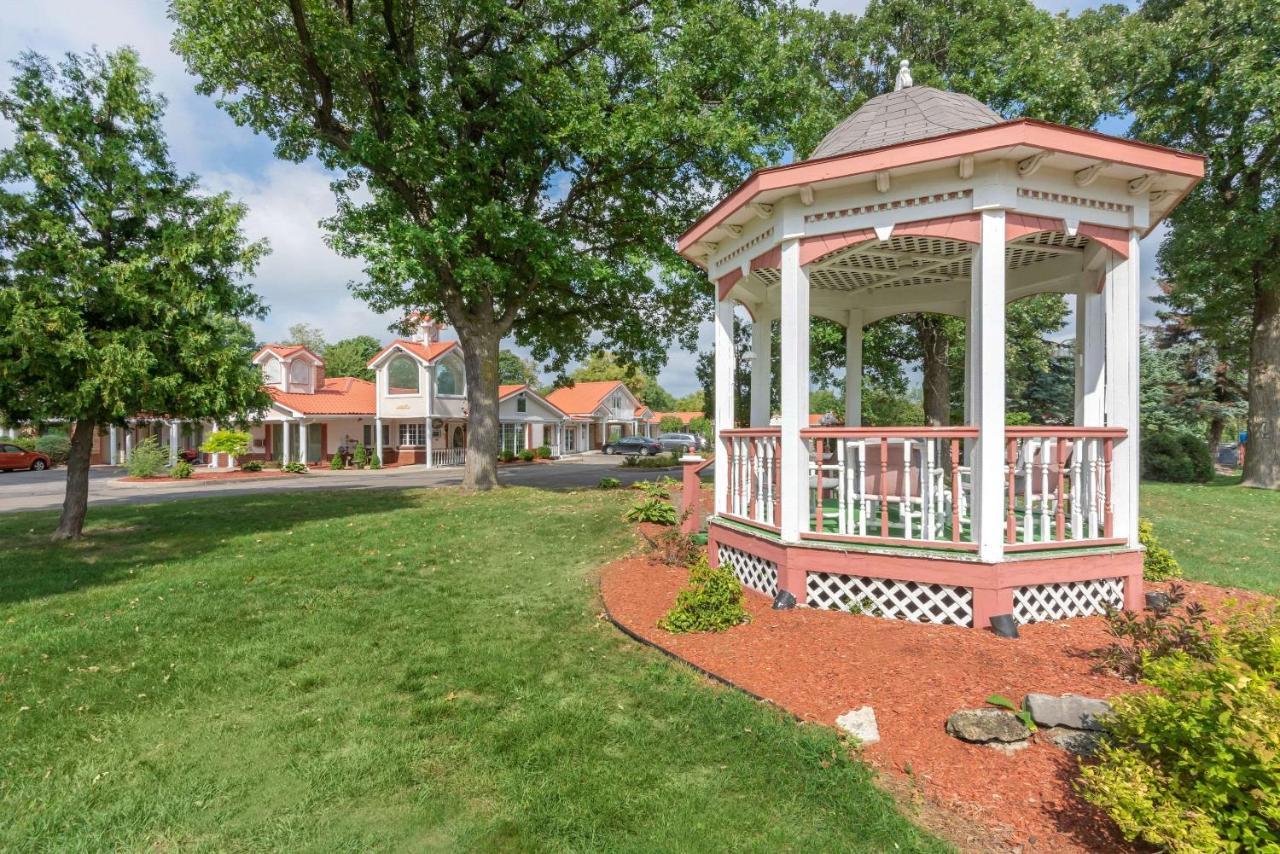 Village Haven Inn & Extended Stay Clarence Exterior photo