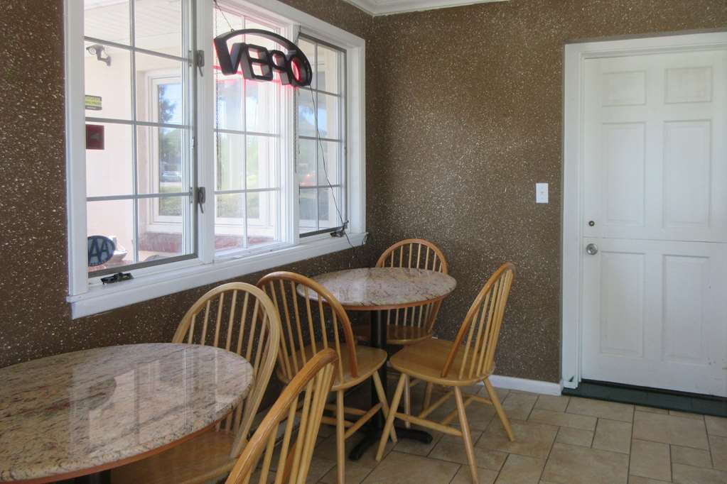 Village Haven Inn & Extended Stay Clarence Restaurant photo